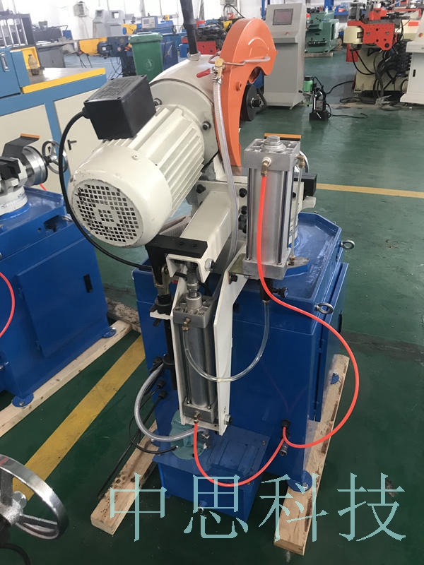 手動切管機(jī)的檔尺是角度45-90-45，調(diào)整起來會更加方便